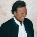 artist image Julio Iglesias Vous les femmes (Pobre Diablo) En français